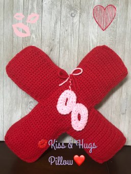 W.E Kiss&amp;HugsPillow